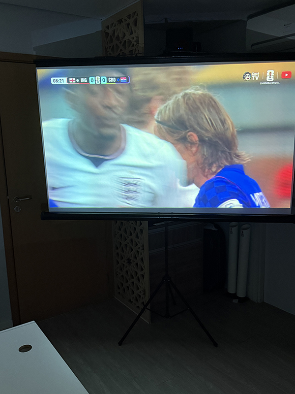 Projetor Epson com tela de até 98 polegadas para locação na Pompeia SP