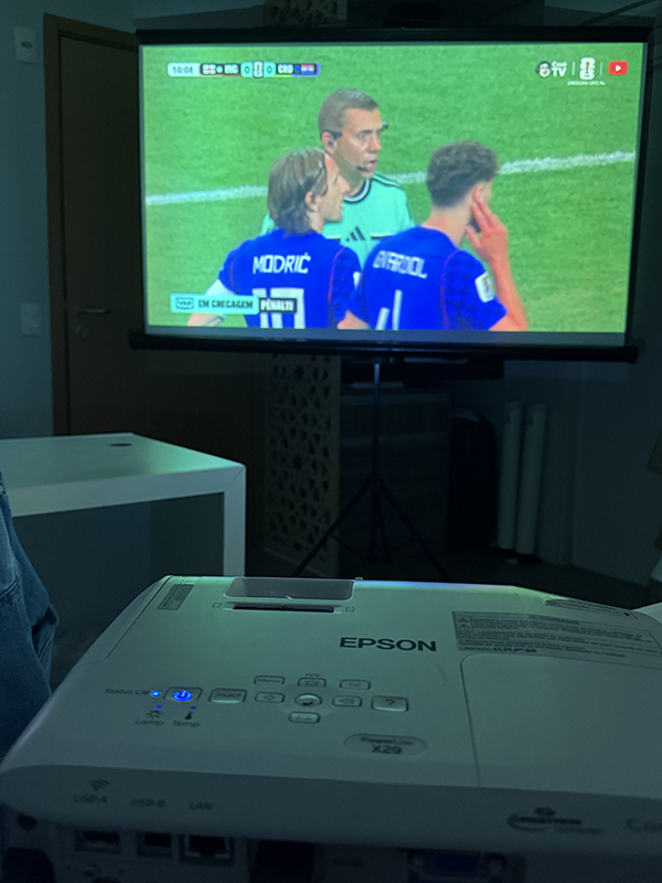 Projetor Epson com tela de até 98 polegadas para locação na Vila Madalena SP