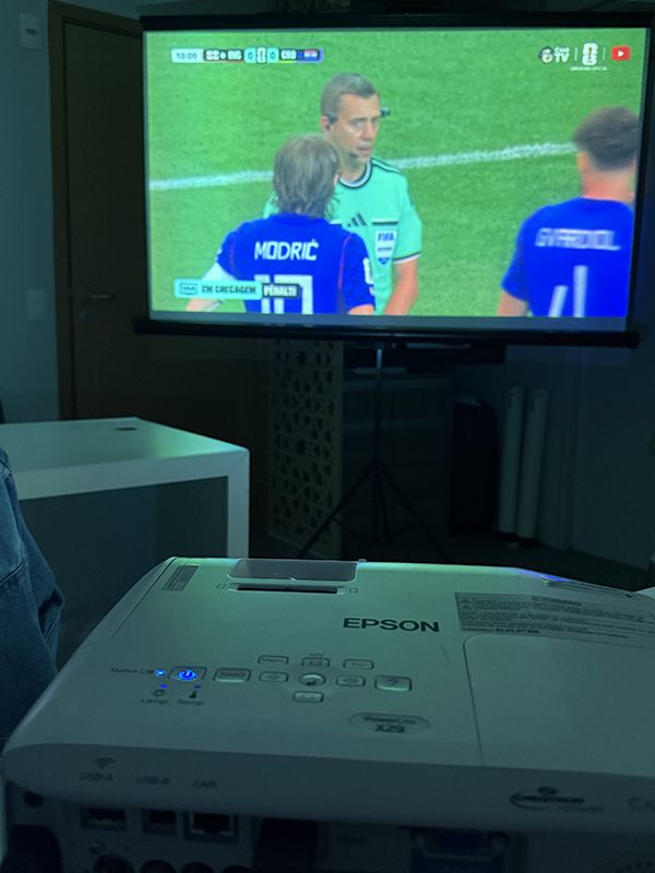 Projetor Epson com tela de até 98 polegadas para locação na Vila Mariana SP