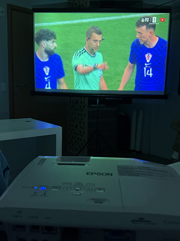 Projetor Epson com tela de até 98 polegadas para locação na Vila Romana SP