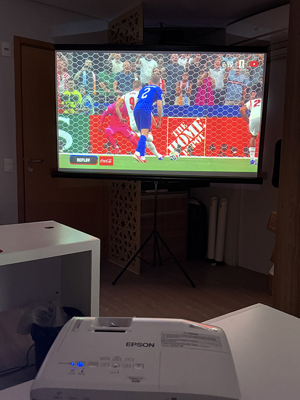 Projetor Epson com tela de até 98 polegadas para locação no Ipiranga SP