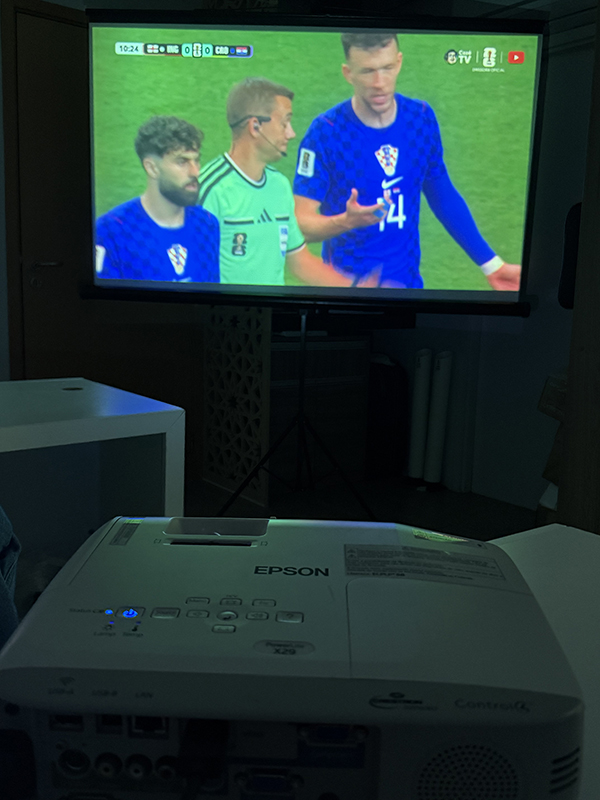 Projetor Epson com tela de até 98 polegadas para locação no Rio Pequeno SP